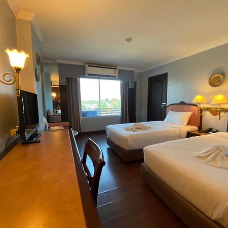 Mayflower Grande Hotel Phitsanulok Exterior photo