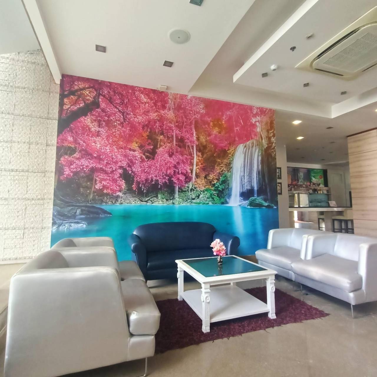 Mayflower Grande Hotel Phitsanulok Exterior photo