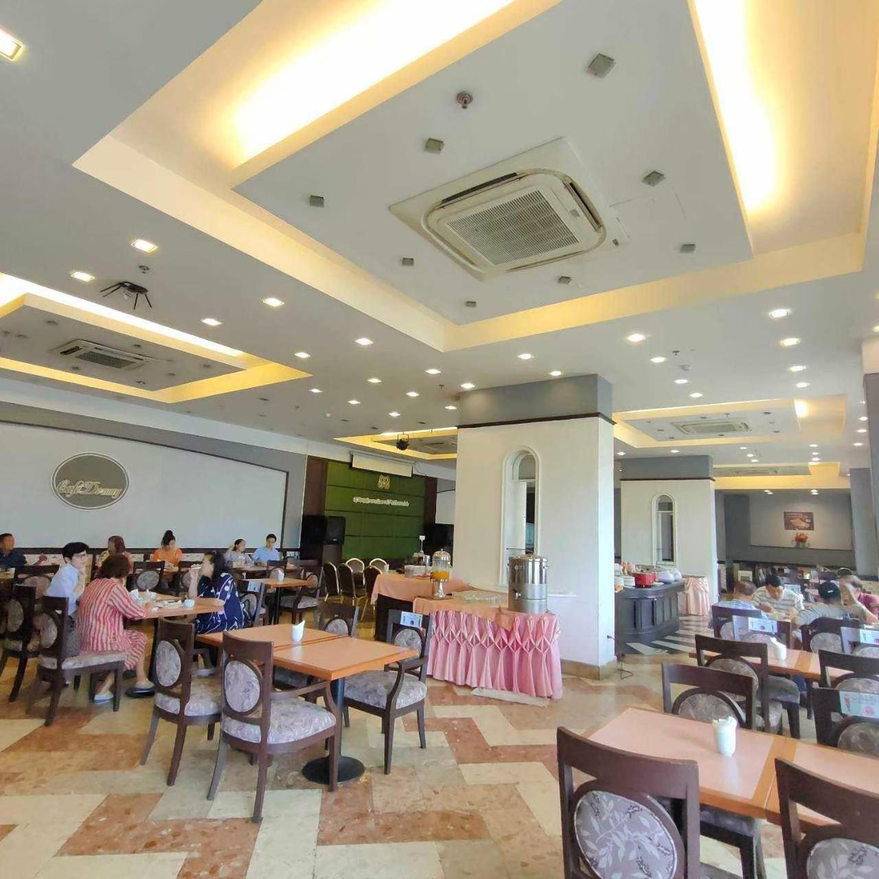 Mayflower Grande Hotel Phitsanulok Exterior photo