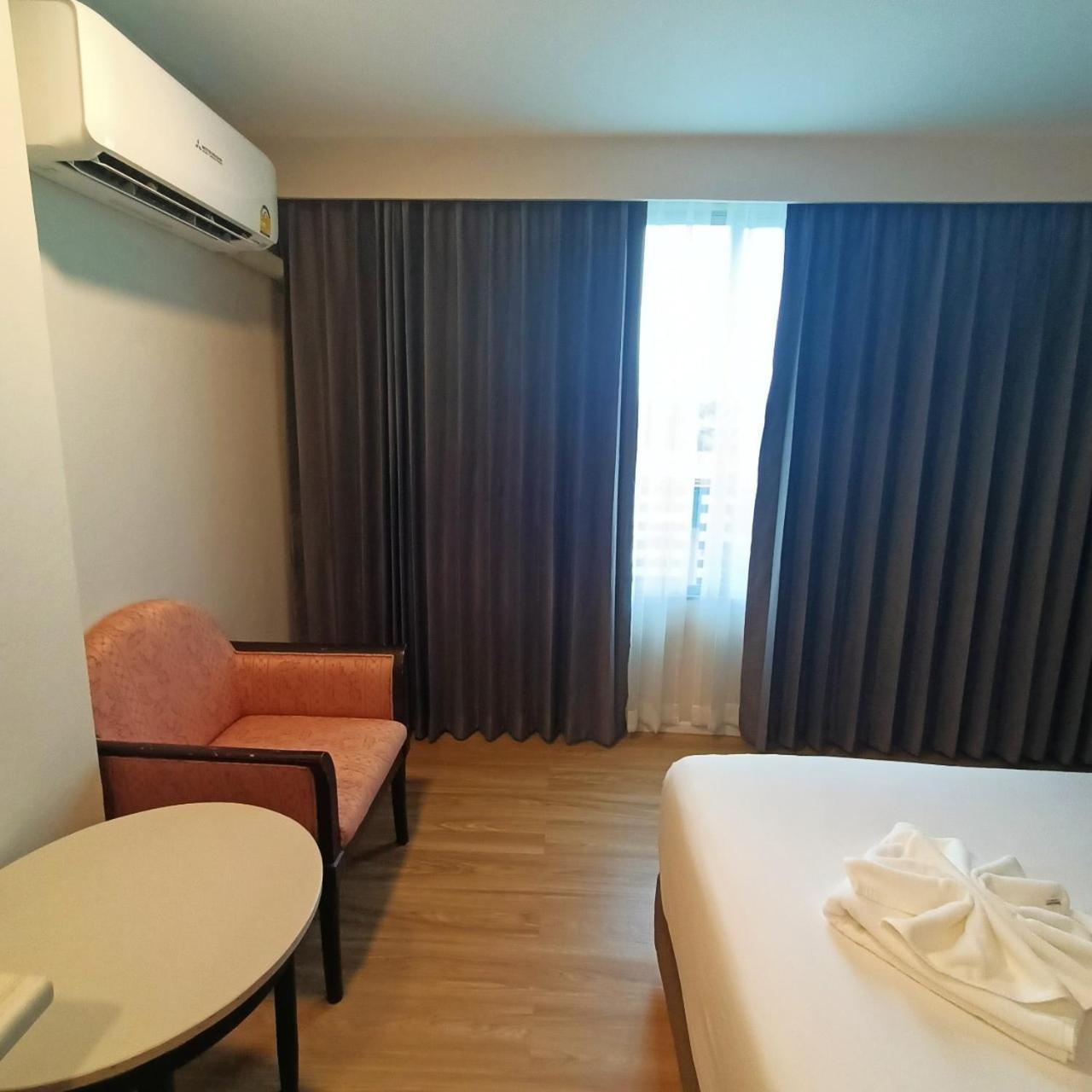 Mayflower Grande Hotel Phitsanulok Exterior photo