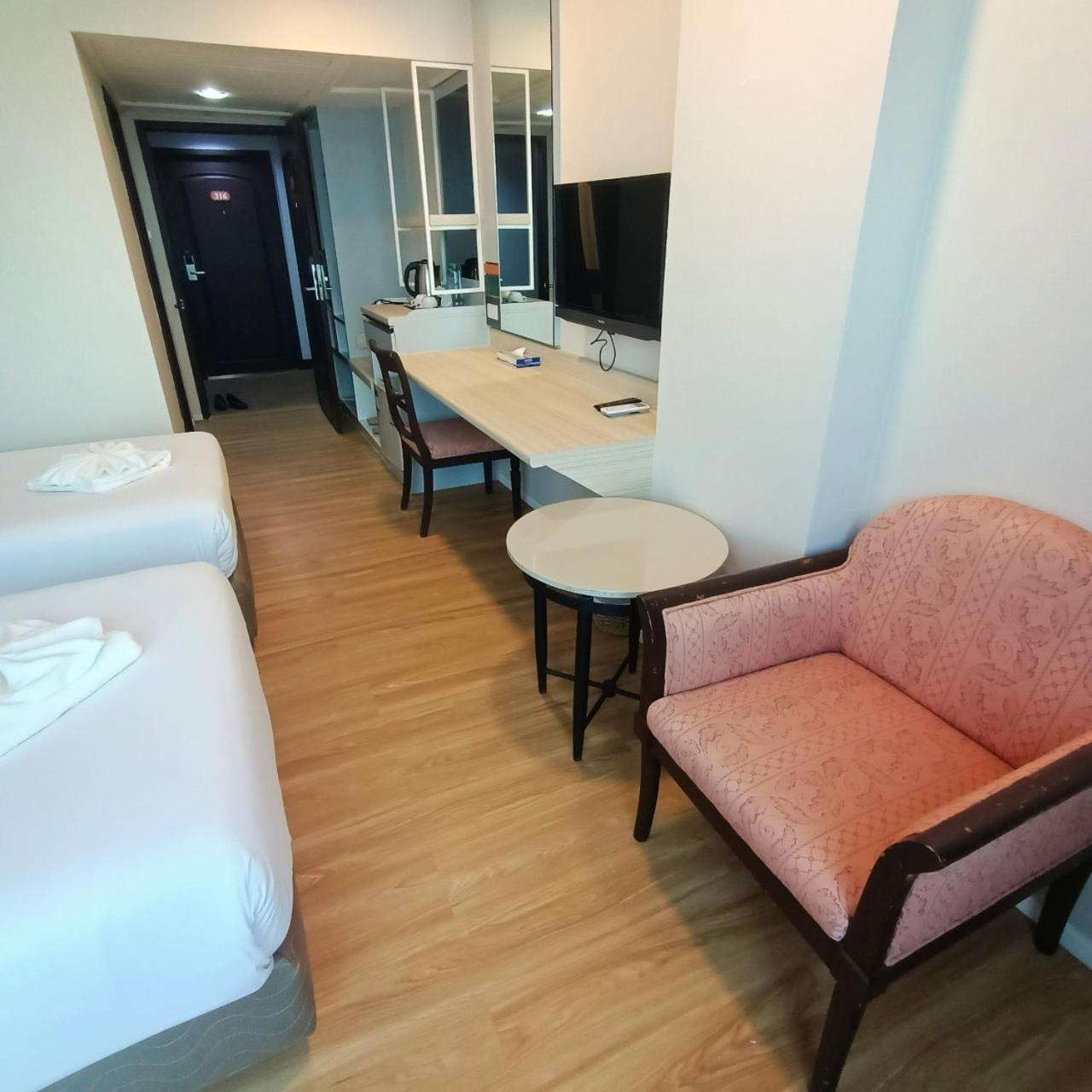 Mayflower Grande Hotel Phitsanulok Exterior photo