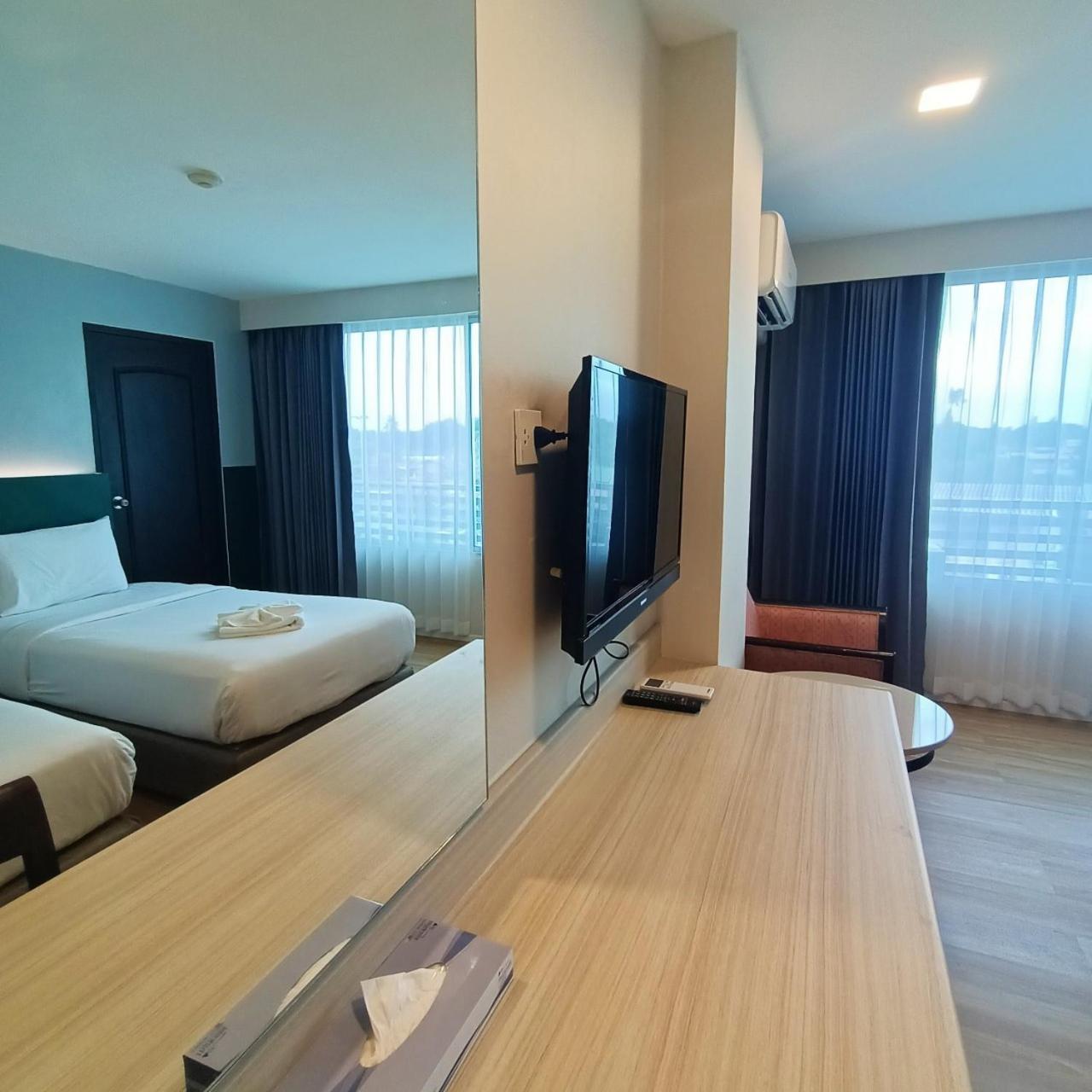 Mayflower Grande Hotel Phitsanulok Exterior photo