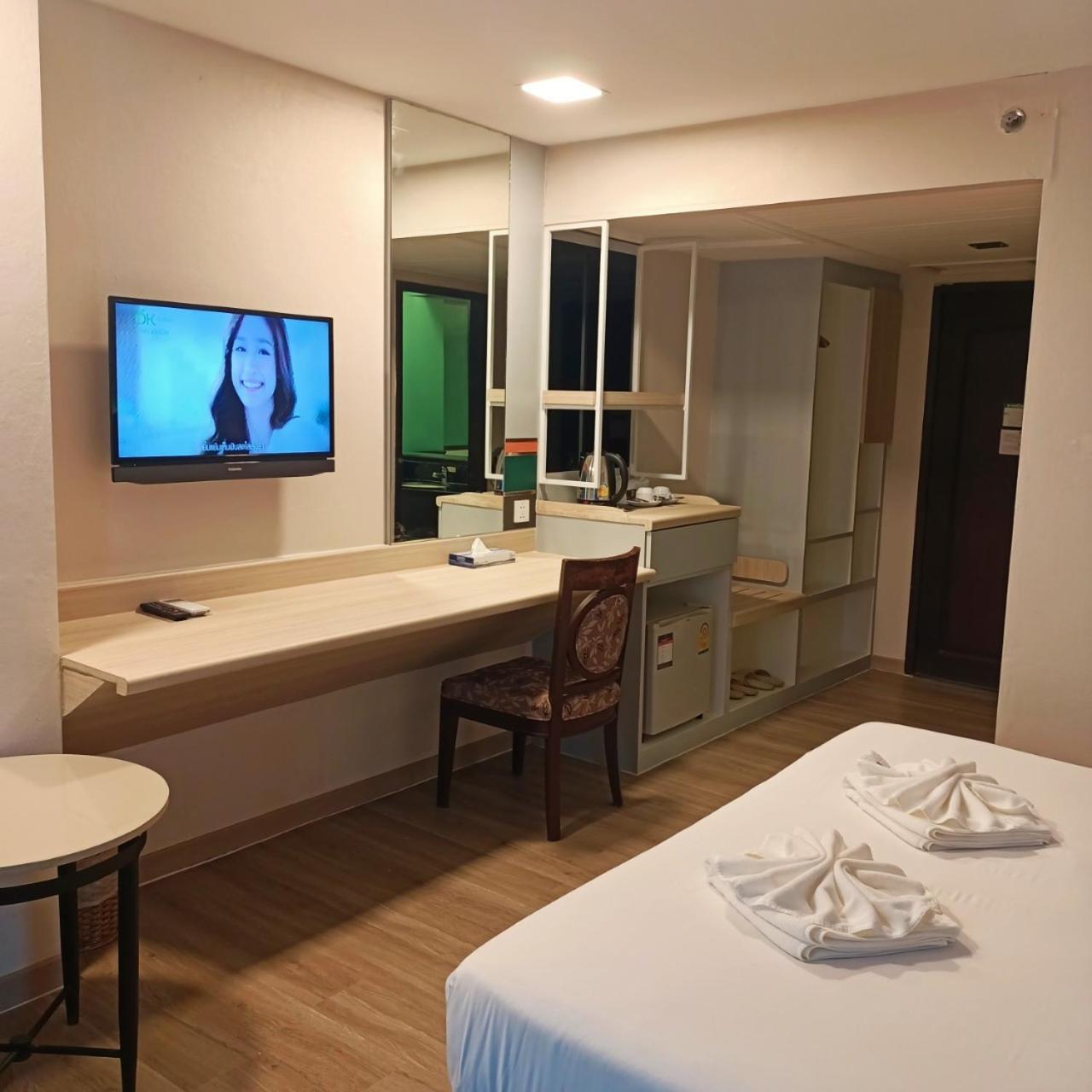 Mayflower Grande Hotel Phitsanulok Exterior photo