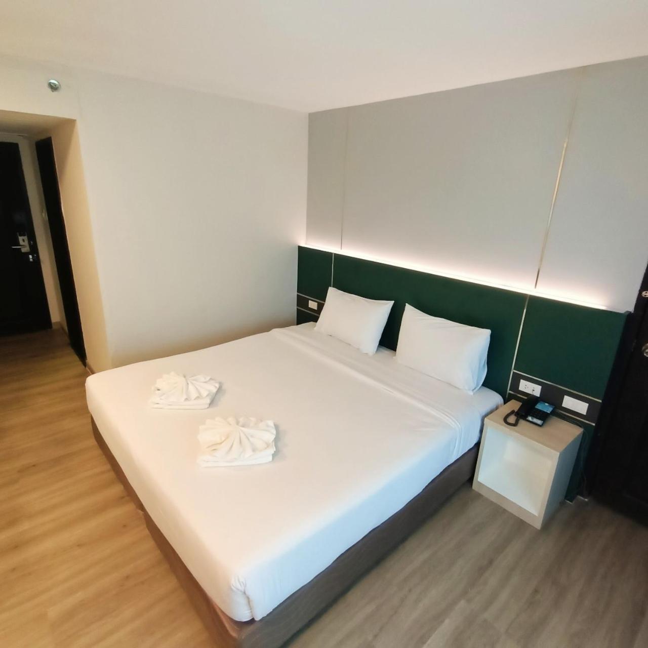 Mayflower Grande Hotel Phitsanulok Exterior photo