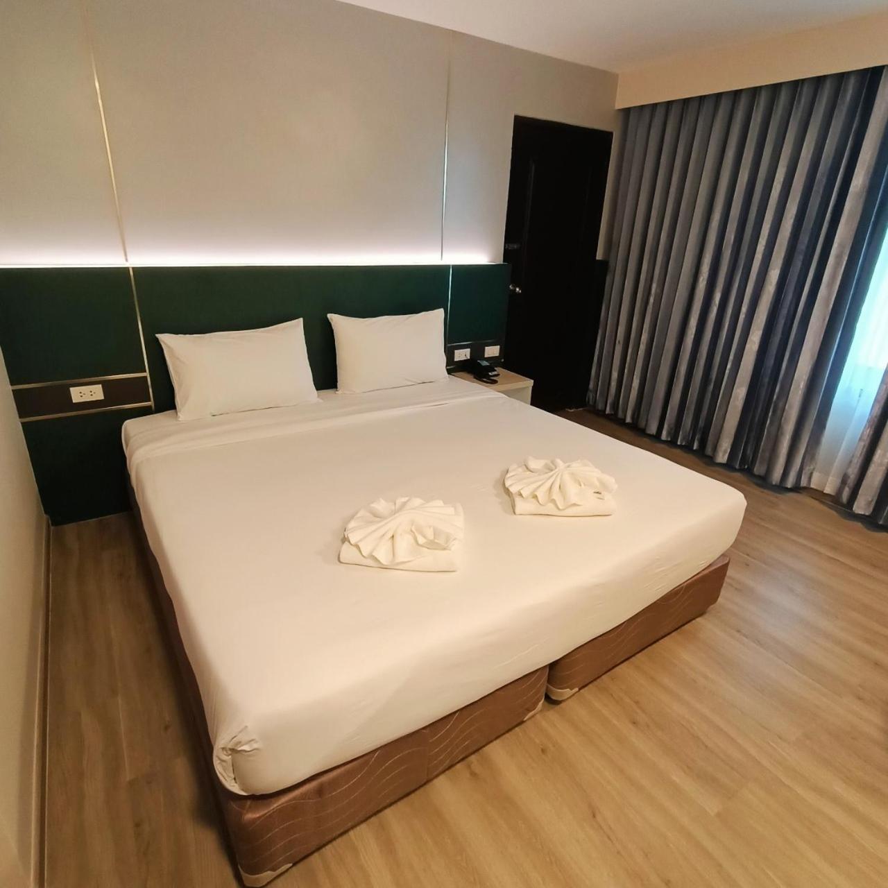 Mayflower Grande Hotel Phitsanulok Exterior photo