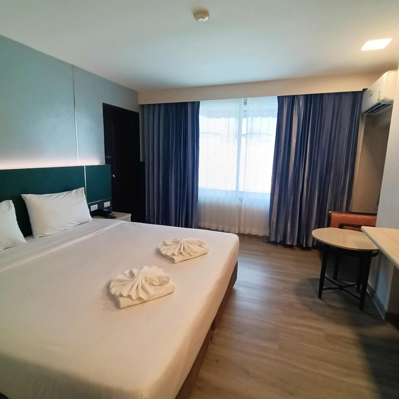 Mayflower Grande Hotel Phitsanulok Exterior photo