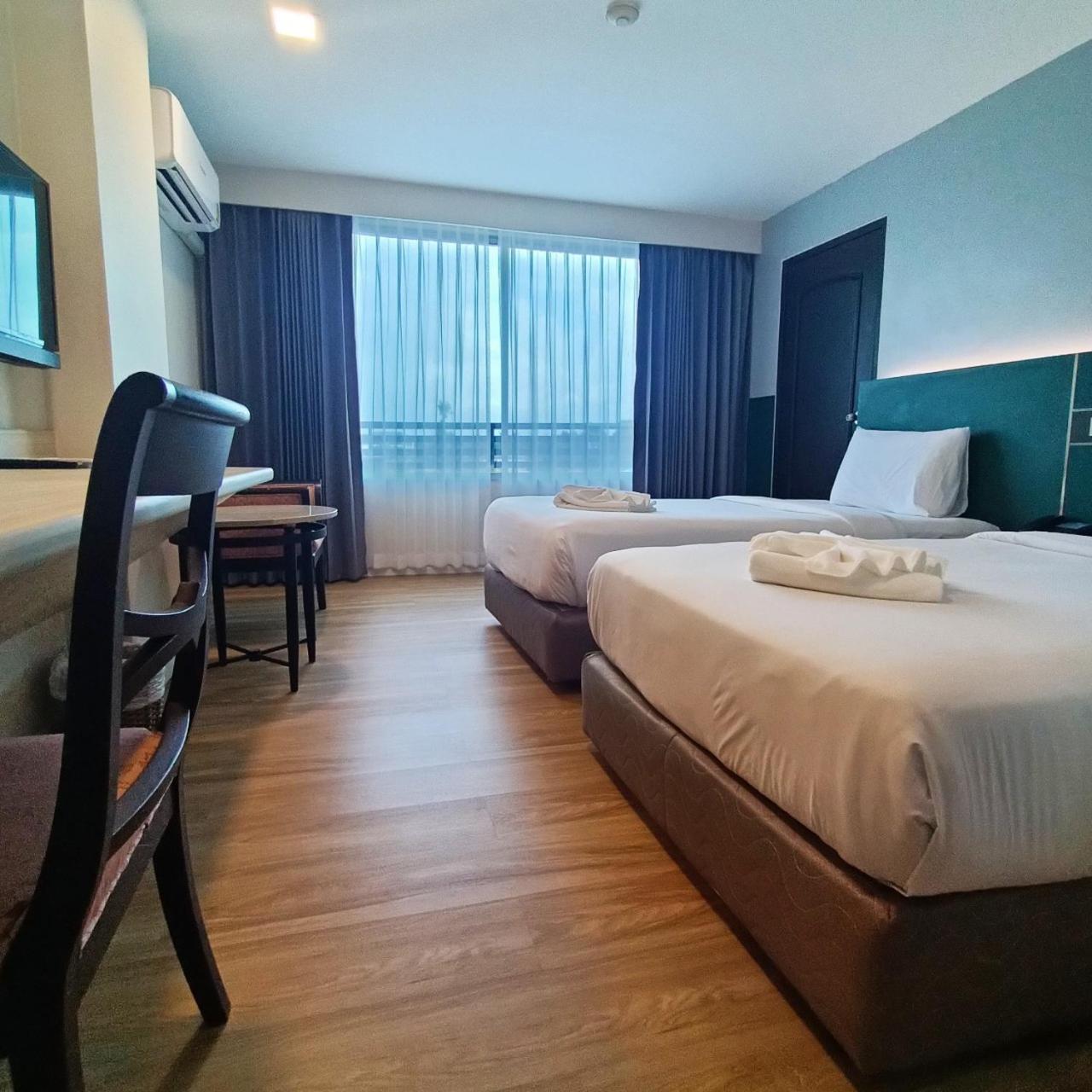 Mayflower Grande Hotel Phitsanulok Exterior photo