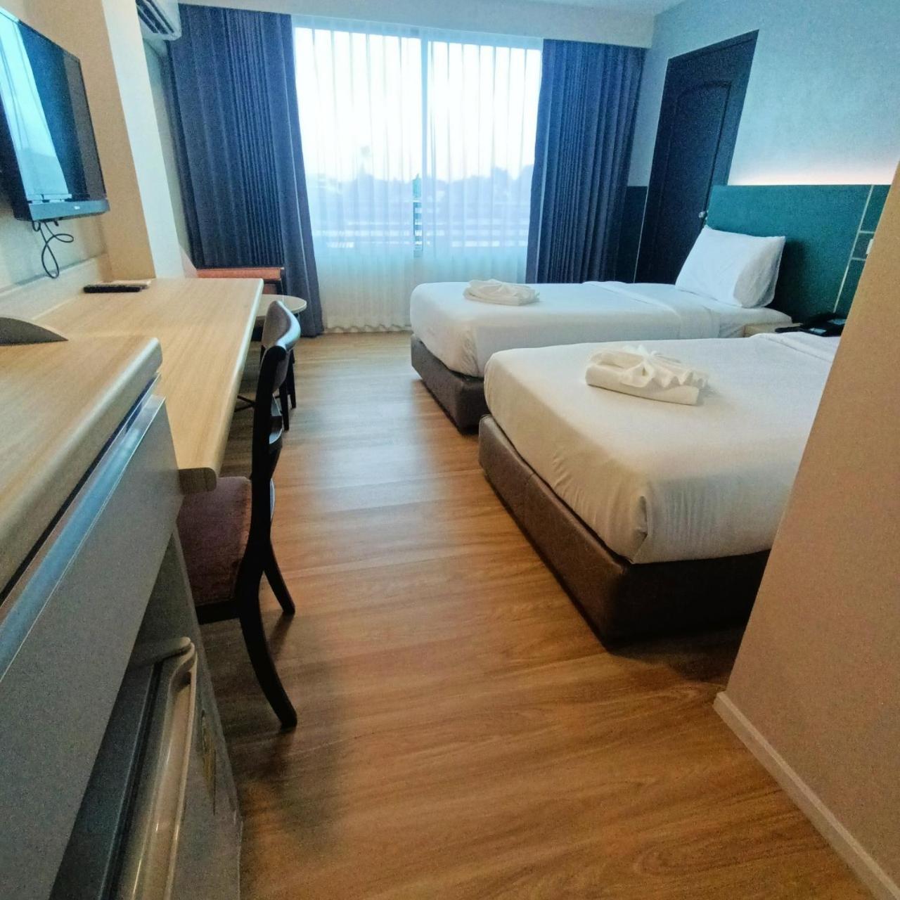 Mayflower Grande Hotel Phitsanulok Exterior photo