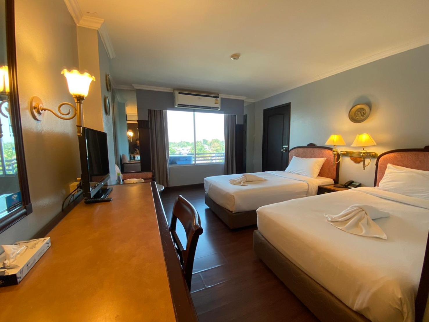 Mayflower Grande Hotel Phitsanulok Exterior photo