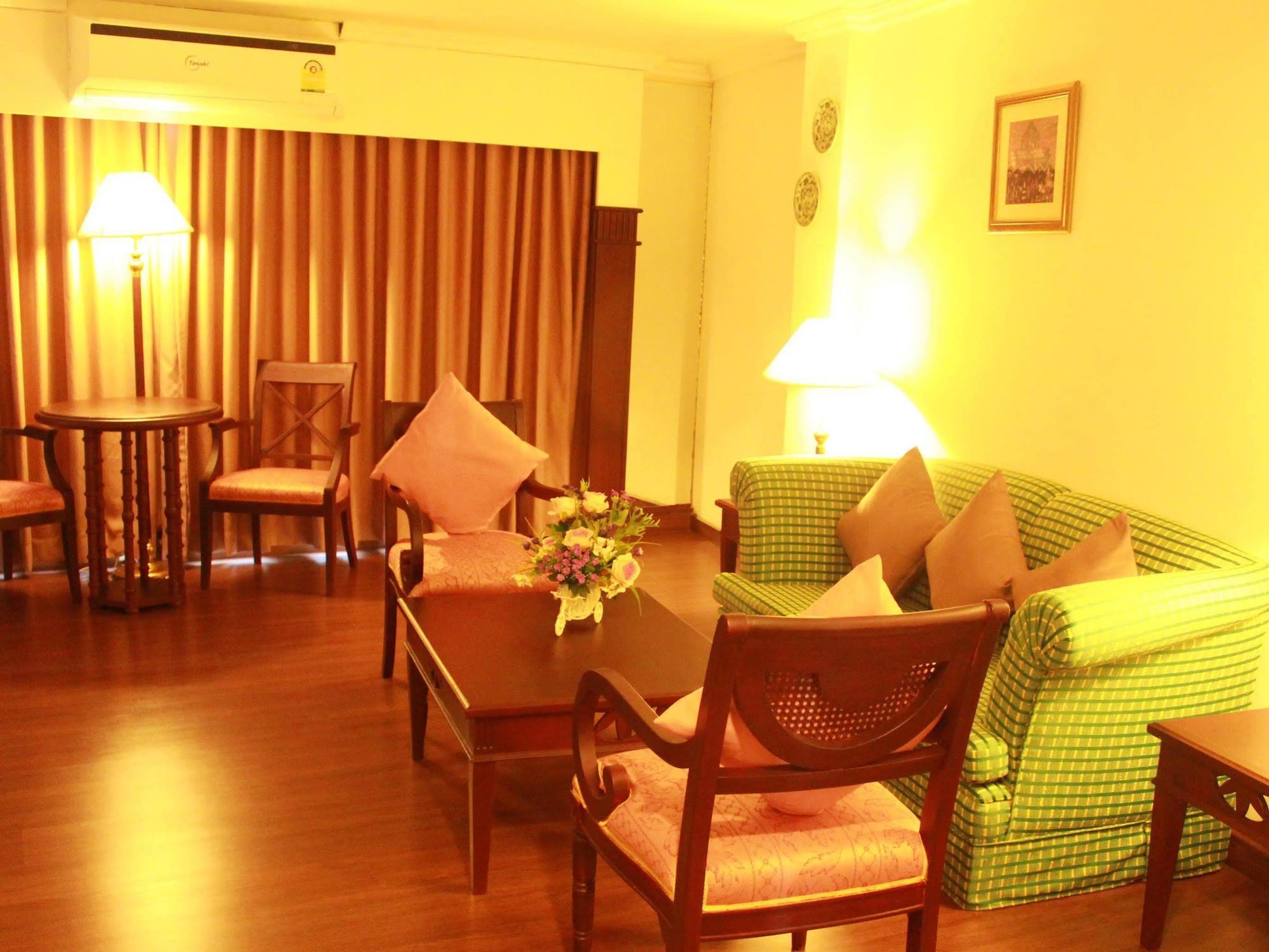 Mayflower Grande Hotel Phitsanulok Exterior photo