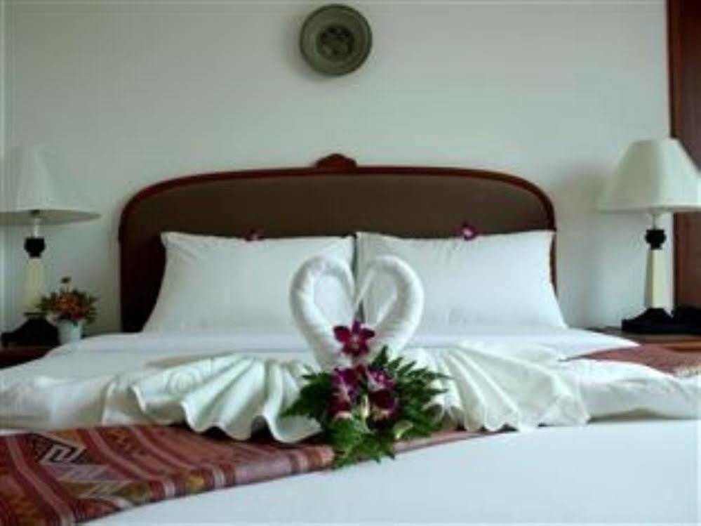 Mayflower Grande Hotel Phitsanulok Exterior photo