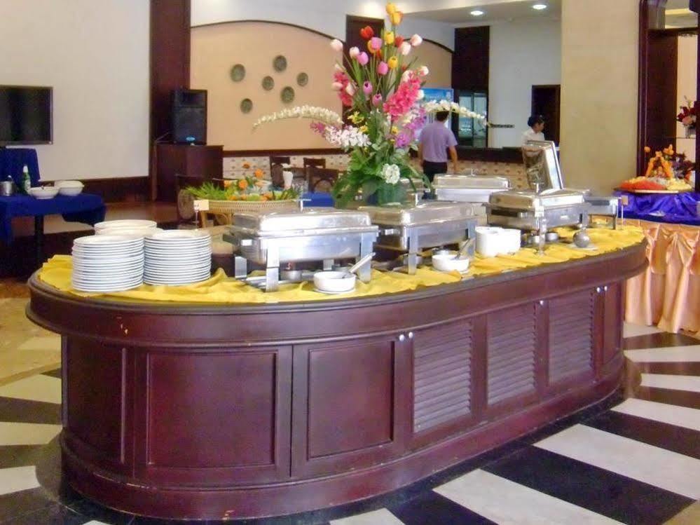 Mayflower Grande Hotel Phitsanulok Exterior photo
